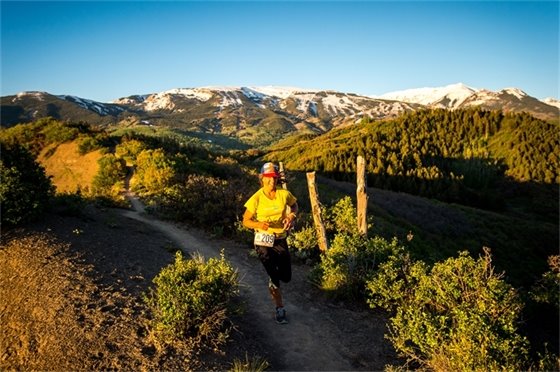 ragnar runner on rim trail